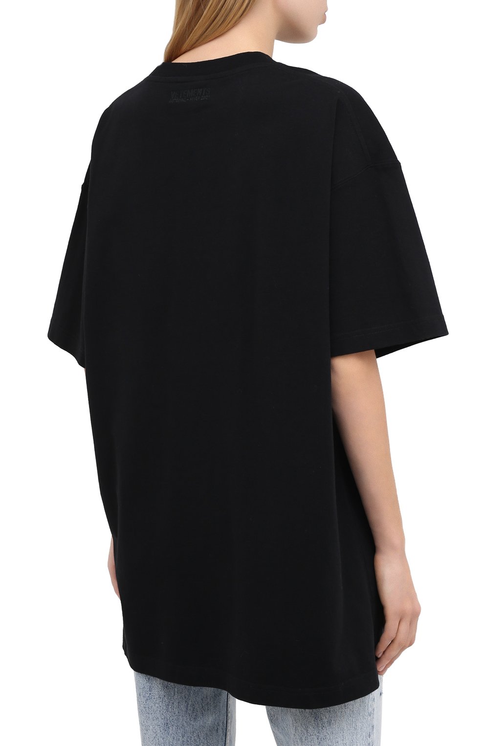 Хлопковая футболка VETEMENTS черного цвета по цене 36150 руб., арт. UAH21TR506 1611/W, фото 4 Хлопковая футболка VETEMENTS, арт. UAH21TR506 1611/W, фото 4