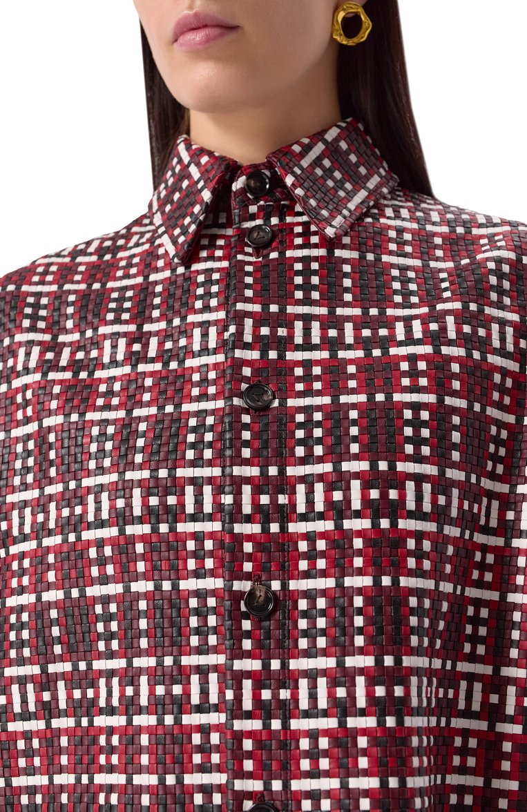 Женская кожаная рубашка BOTTEGA VENETA бордового цвета, арт. 804331 V4NX0 | Фото 5 (Длина (для топов): Удлиненные; Материал внешний: Натуральная кожа; Рукава: Длинные; Женское Кросс-КТ: Рубашка-одежда; Принт: С принтом; Стили: Кэжуэл; Автоматизация состава: Проставлено; Автоматизация ТО: Проставлено)