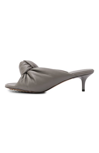 Кожаные мюли cherry 50 BOTTEGA VENETA серого цвета по цене 158500 руб., арт. 868225/VBSD0, фото 4 Кожаные мюли cherry 50 BOTTEGA VENETA, арт. 868225/VBSD0, фото 4