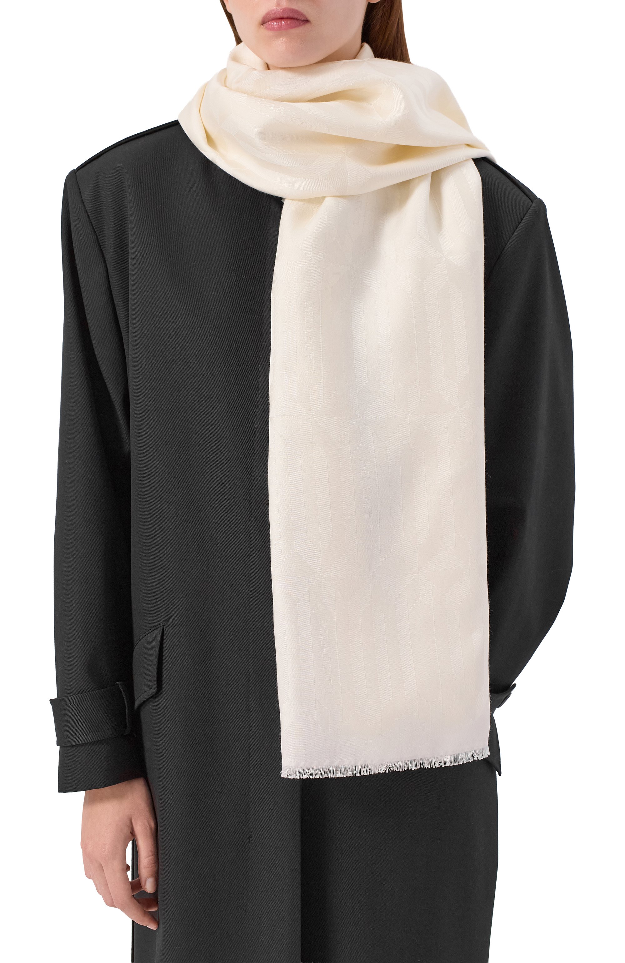 Палантин из шелка и шерсти LANVIN кремового цвета по цене 46500 руб., арт. 6L7020J5754, фото 2 Палантин из шелка и шерсти LANVIN, арт. 6L7020J5754, фото 2