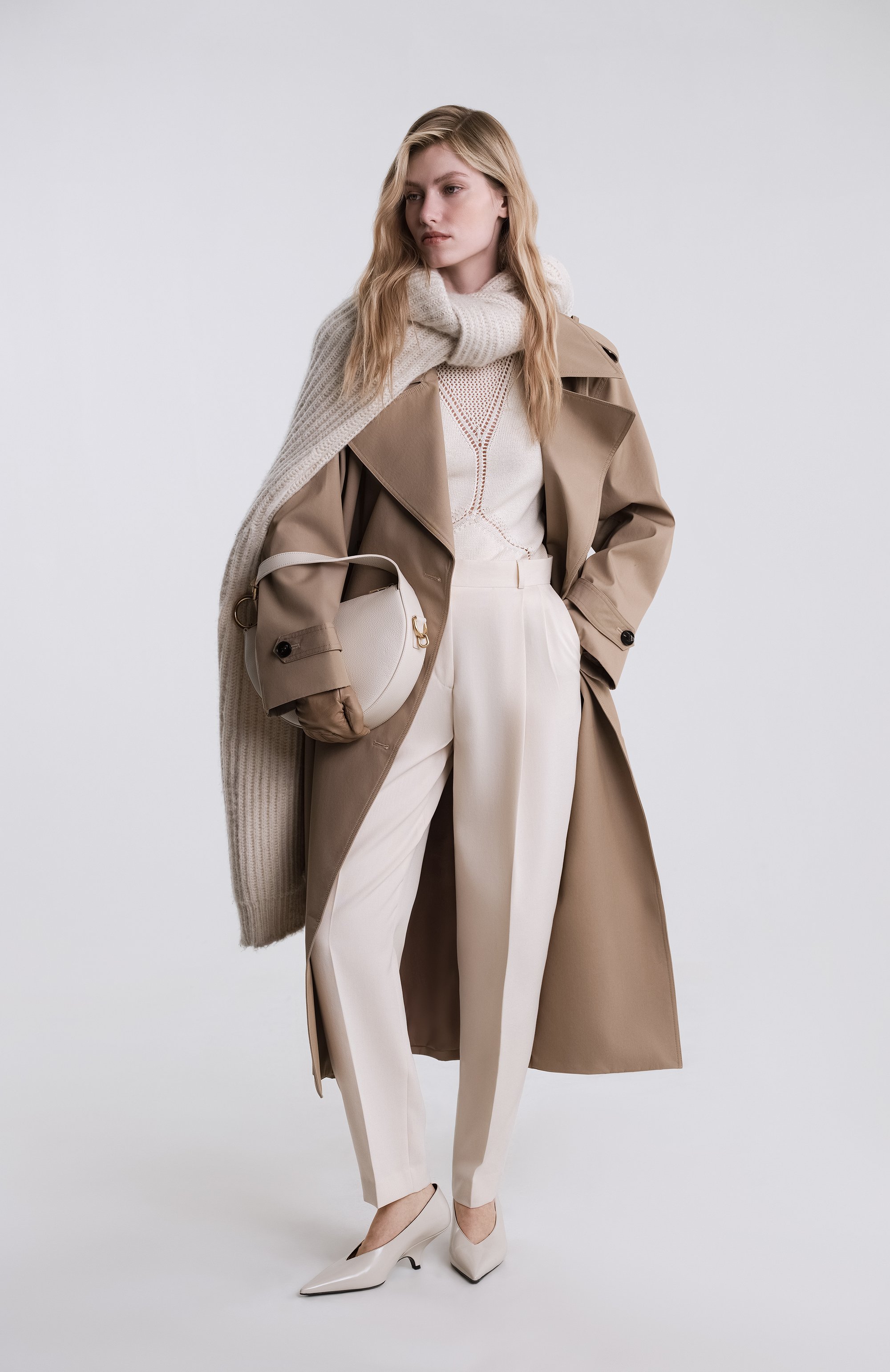 Брюки из вискозы TOTEME кремового цвета по цене 61550 руб., арт. 234-WRB847-FB0065, фото 7 Брюки из вискозы TOTEME, арт. 234-WRB847-FB0065, фото 7