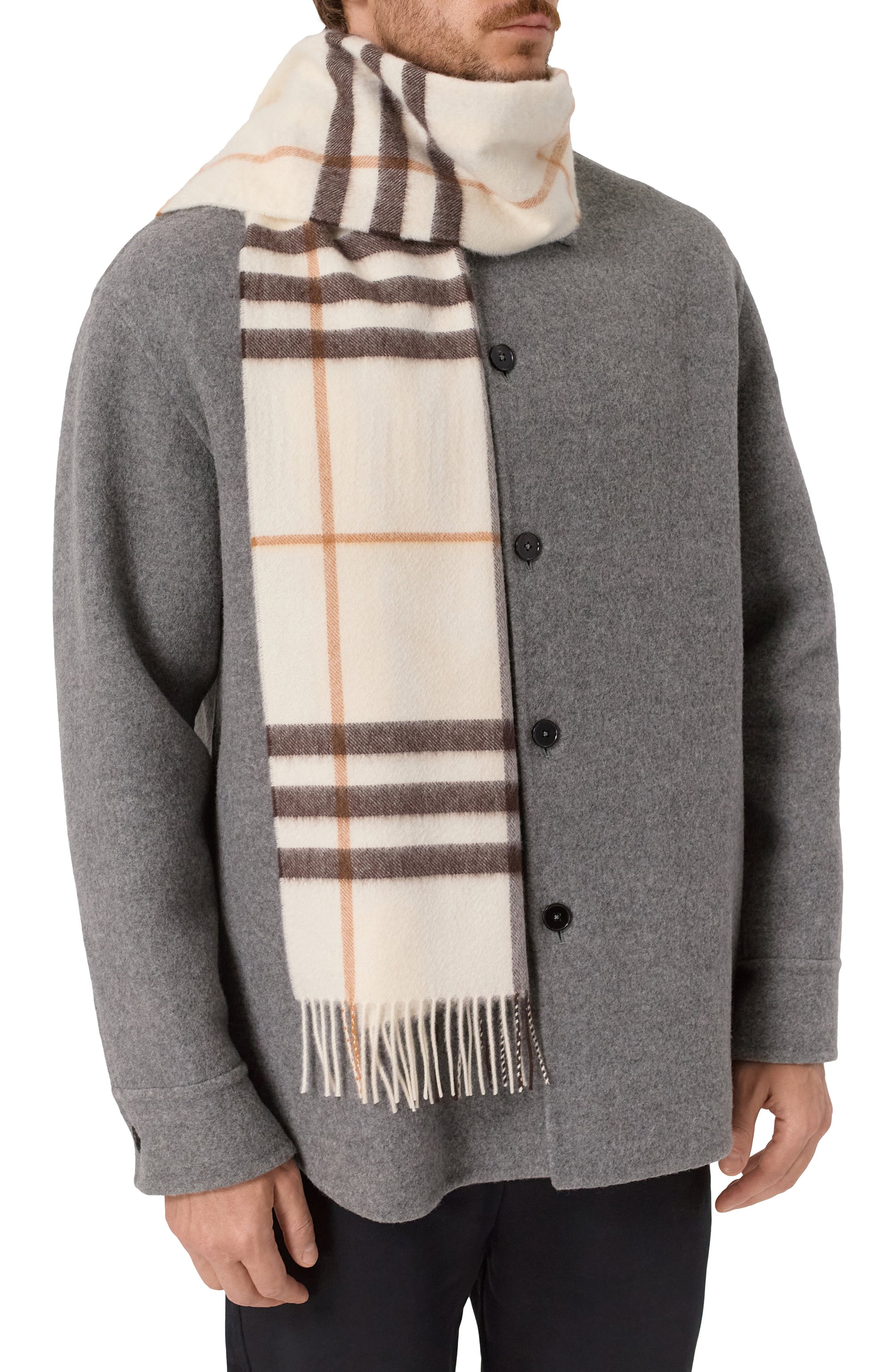 Кашемировый шарф BURBERRY кремового цвета по цене 75450 руб., арт. 8112634, фото 2 Кашемировый шарф BURBERRY, арт. 8112634, фото 2