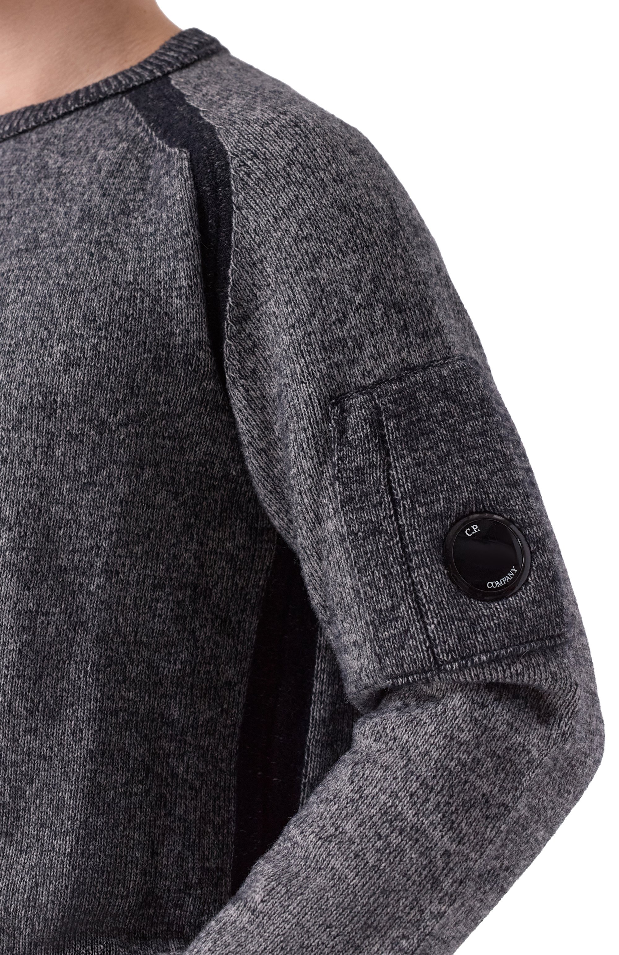 Джемпер C.P. COMPANY темно-серого цвета по цене 37850 руб., арт. 19CMKN252A006170A, фото 5 Джемпер C.P. COMPANY, арт. 19CMKN252A006170A, фото 5