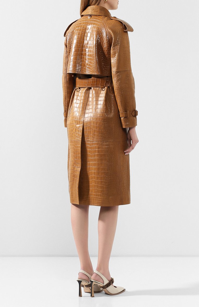 Женский тренч из кожи аллигатора BURBERRY светло-коричневого цвета, арт. 4560871 | Фото 4 (Рукава: Длинные; Женское Кросс-КТ: Замша и кожа; Длина (верхняя одежда): До колена; Стили: Классический, Кэжуэл; Материал внешний: Экзотическая кожа; Кросс-КТ: Куртка)