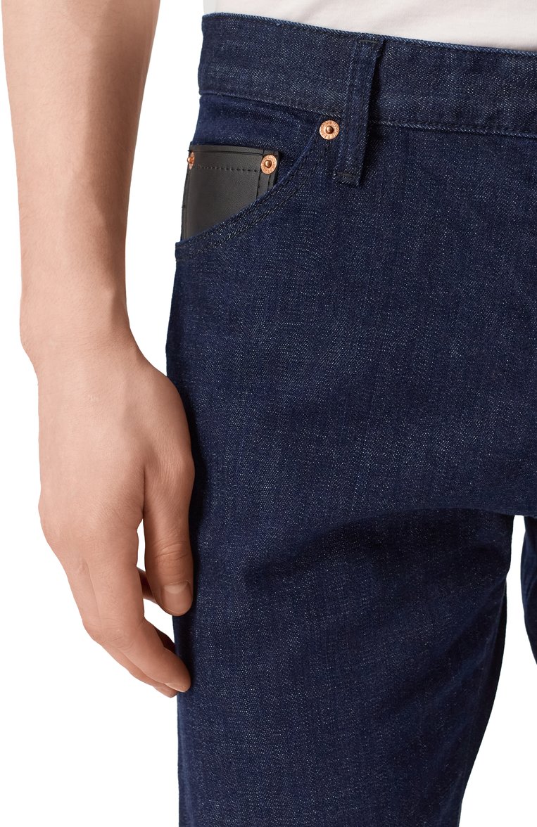Мужские джинсы cool guy DSQUARED2 темно-синего цвета, арт. S71LB1612/S30664 | Фото 5 (Длина (брюки, джинсы): Стандартные; Материал внешний: Хлопок, Деним; Стили: Кэжуэл, Повседневный; Кросс-КТ: Деним; Силуэт М (брюки): Узкие; Автоматизация ТО: Проставлено; Автоматизация состава: Проставлено; Детали: Без декора)