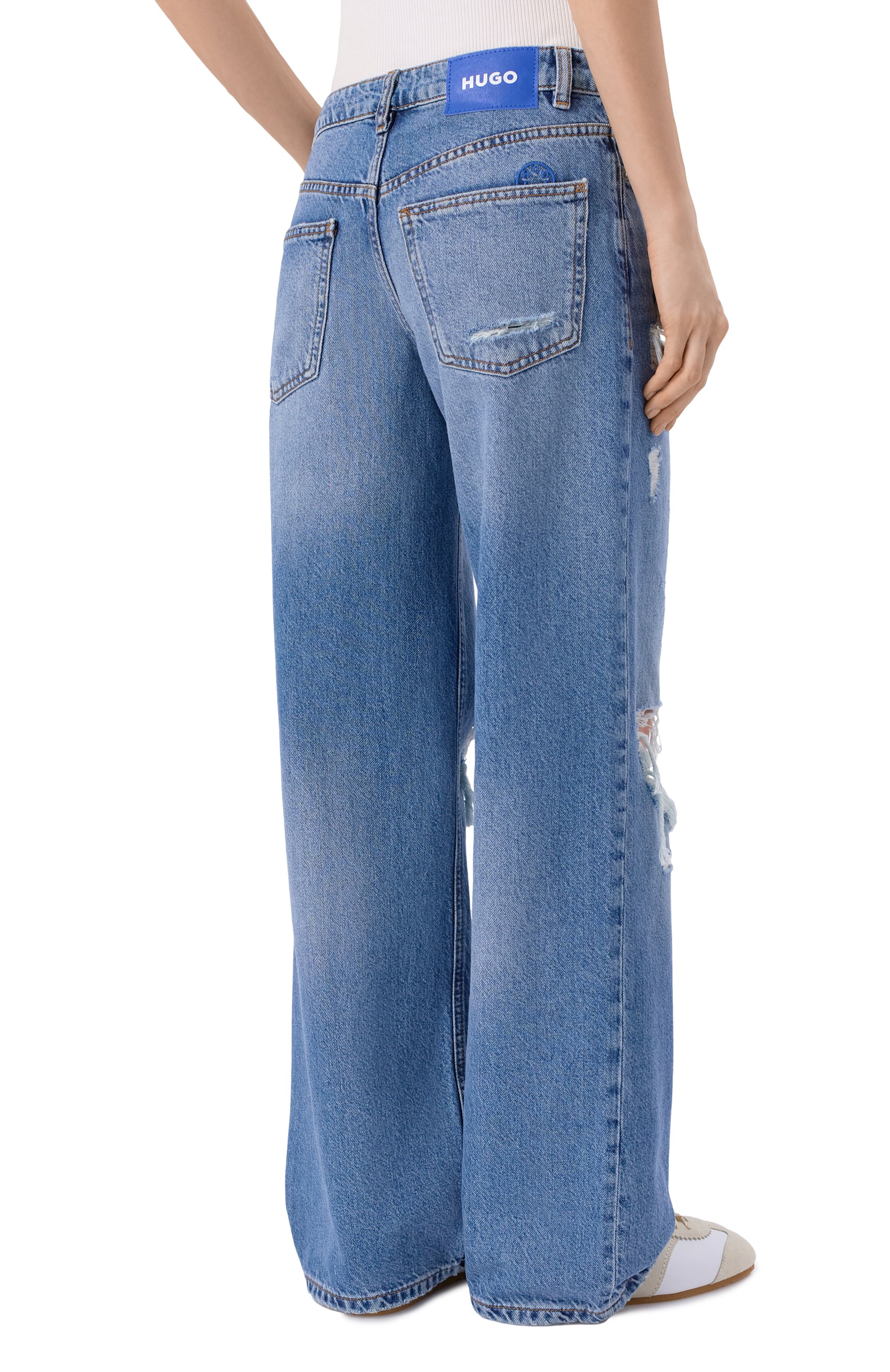 Джинсы gamala HUGO BLUE голубого цвета по цене 14900 руб., арт. 50561138, фото 4 Джинсы gamala HUGO BLUE, арт. 50561138, фото 4