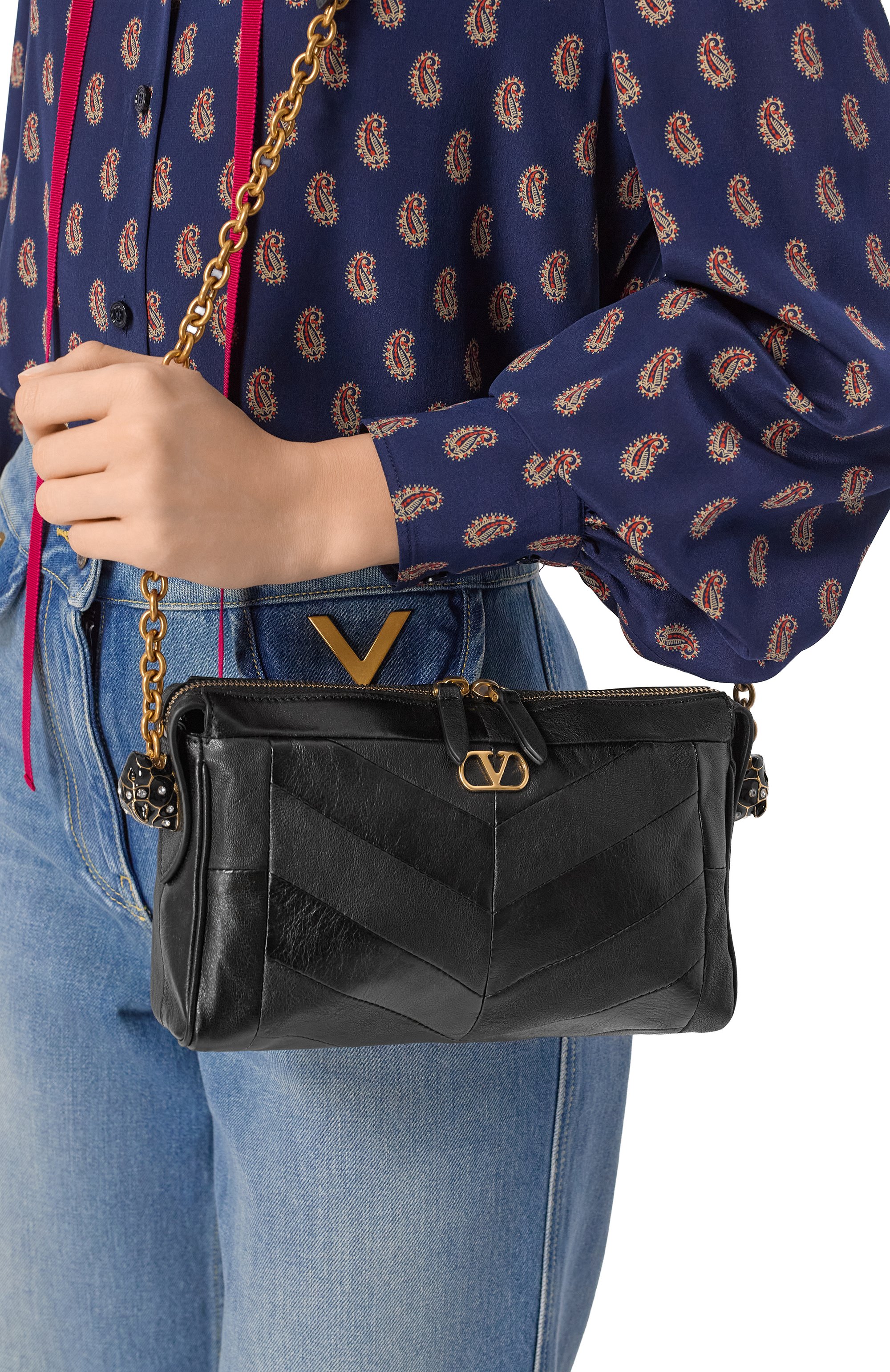 Сумка panthea small VALENTINO черного цвета по цене 255000 руб., арт. 8W2B0S99/UYF, фото 2 Сумка panthea small VALENTINO, арт. 8W2B0S99/UYF, фото 2