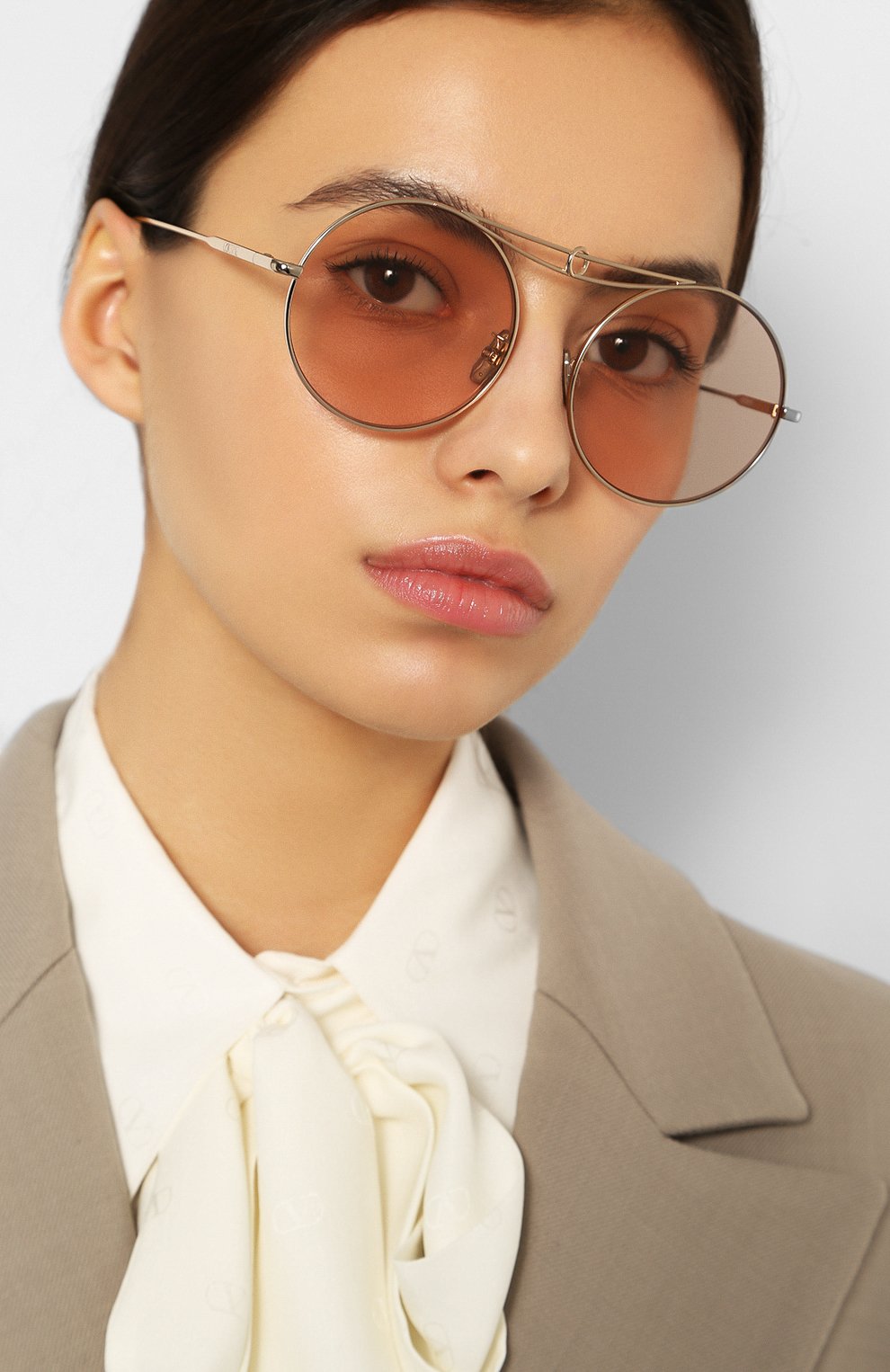 Солнцезащитные очки LOEWE розового цвета по цене 32850 руб., арт. LW40030U 28S, фото 2 Солнцезащитные очки LOEWE, арт. LW40030U 28S, фото 2