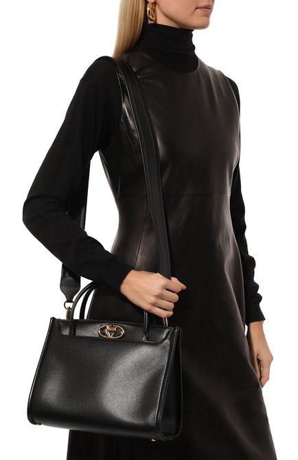 Женская сумка ohval medium VALENTINO черного цвета, арт. 5W2B0N77/RCG | Фото 2 (Размер: medium; Драгоценные камни: Проставлено; Материал: Натуральная кожа; Ремень/цепочка: На ремешке; Материал сплава: Проставлено)