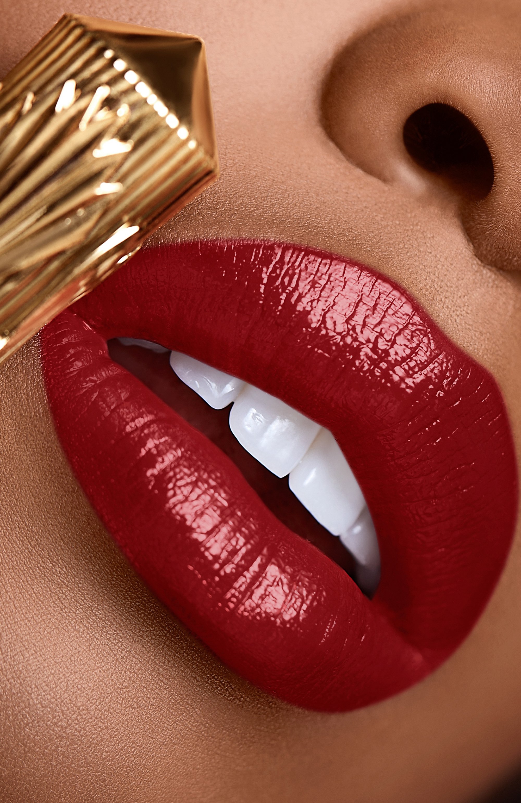 Помада-блеск для губ rouge stiletto glossy shine, оттенок red walk 146s (2g) CHRISTIAN LOUBOUTIN цвета по цене 6810 руб., арт. 8435415078207, фото 7 Помада-блеск для губ rouge stiletto glossy shine, оттенок red walk 146s (2g) CHRISTIAN LOUBOUTIN, арт. 8435415078207, фото 7