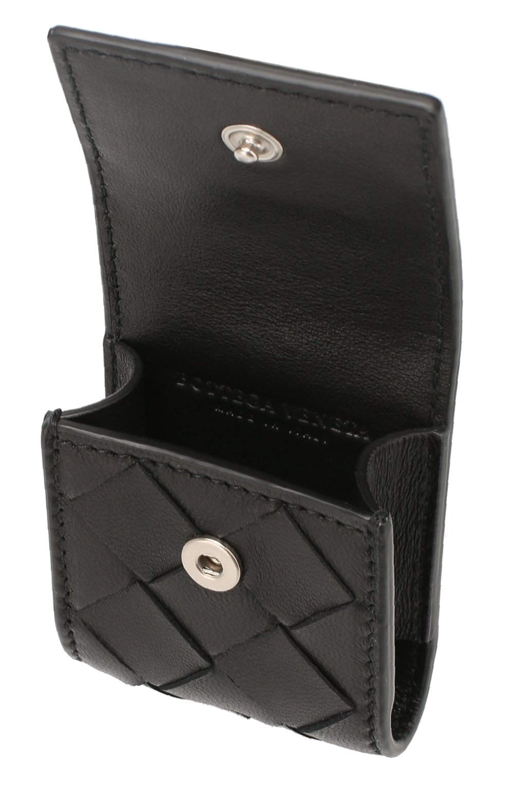 Кожаный чехол для airpods BOTTEGA VENETA черного цвета по цене 79350 руб., арт. 592690/V00BI, фото 3 Кожаный чехол для airpods BOTTEGA VENETA, арт. 592690/V00BI, фото 3