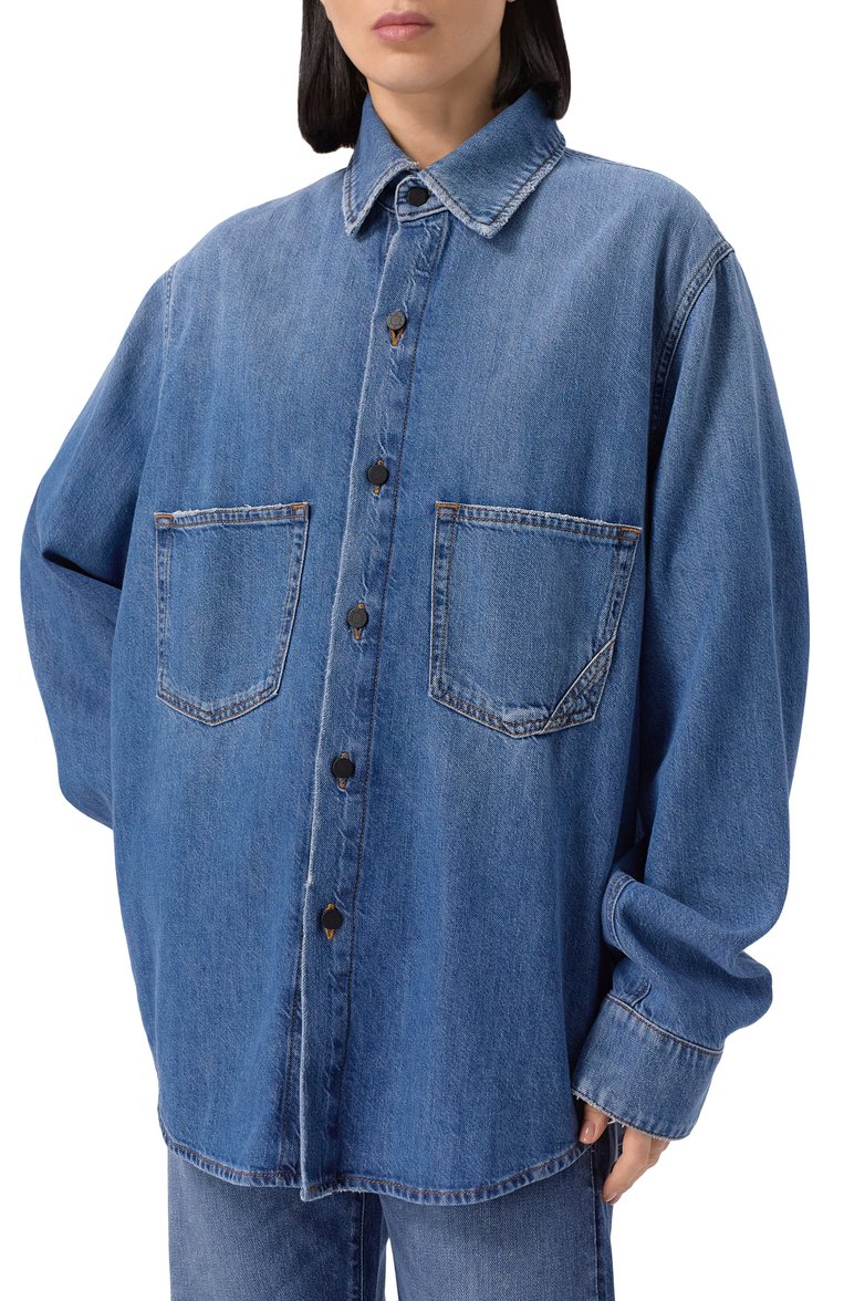 Женская джинсовая рубашка 3X1 голубого цвета, арт. 31-WT3G64-DR09RG/ESSENTIAL SHIRT | Фото 3 (Материал внешний: Хлопок, Деним; Длина (для топов): Удлиненные; Рукава: Длинные; Стили: Кэжуэл; Кросс-КТ: Деним; Принт: Без принта; Женское Кросс-КТ: Рубашка-одежда; Автоматизация состава: Проставлено; Автоматизация ТО: Проставлено)