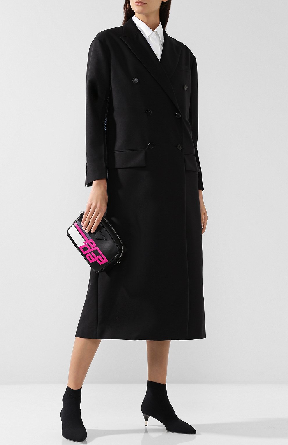 Однотонное двубортное пальто PRADA черного цвета по цене 215000 руб., арт. P677H-1RWP-F0002, фото 2 Однотонное двубортное пальто PRADA, арт. P677H-1RWP-F0002, фото 2
