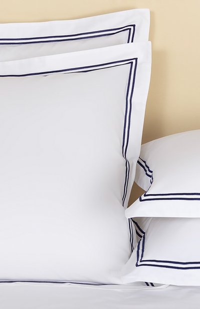 Наволочка hotel classic FRETTE синего цвета по цене 13850 руб., арт. FA7017 E0700 065B, фото 2 Наволочка hotel classic FRETTE, арт. FA7017 E0700 065B, фото 2