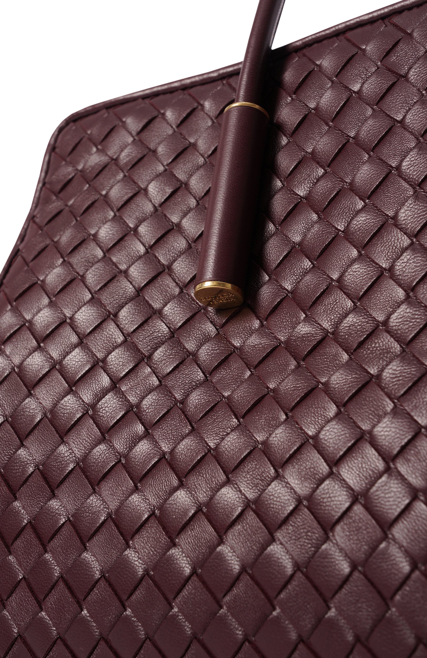 Сумка barbara small BOTTEGA VENETA бордового цвета по цене 564500 руб., арт. 875932/V5KD0, фото 6 Сумка barbara small BOTTEGA VENETA, арт. 875932/V5KD0, фото 6
