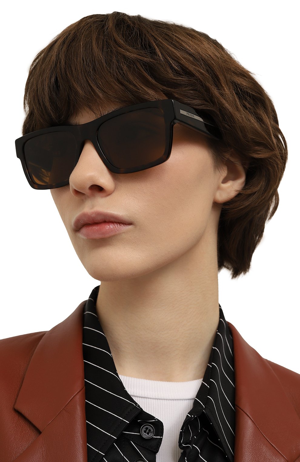 Солнцезащитные очки PRADA коричневого цвета по цене 63250 руб., арт. 25ZS-2AU0B0, фото 2 Солнцезащитные очки PRADA, арт. 25ZS-2AU0B0, фото 2