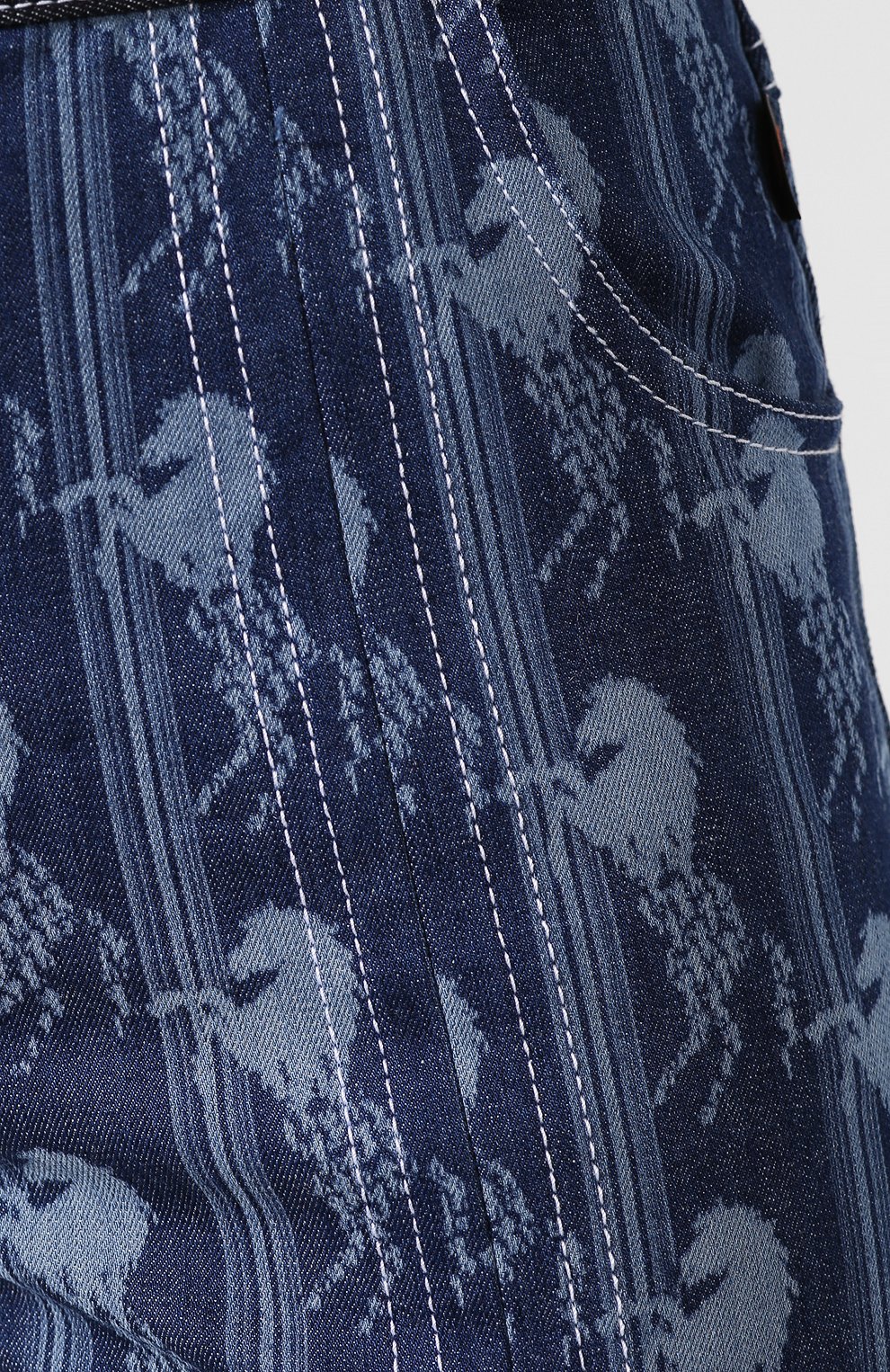 Расклешенные джинсы CHLOÉ голубого цвета по цене 88600 руб., арт. CHC19SDP24153, фото 5 Расклешенные джинсы CHLOÉ, арт. CHC19SDP24153, фото 5