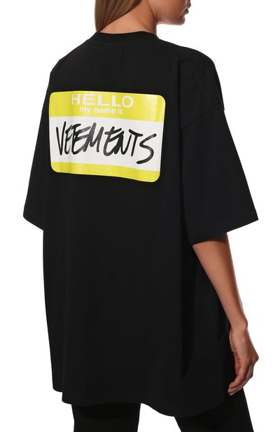 Хлопковая футболка VETEMENTS черного цвета по цене 34000 руб., арт. UA53TR170B 1602/W, фото 4 Хлопковая футболка VETEMENTS, арт. UA53TR170B 1602/W, фото 4