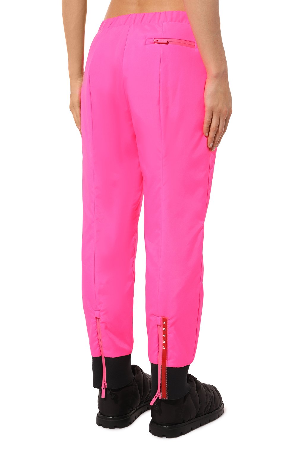 Утепленные брюки PRADA розового цвета по цене 120000 руб., арт. 22H781-1SMH-F0XNQ-182, фото 4 Утепленные брюки PRADA, арт. 22H781-1SMH-F0XNQ-182, фото 4