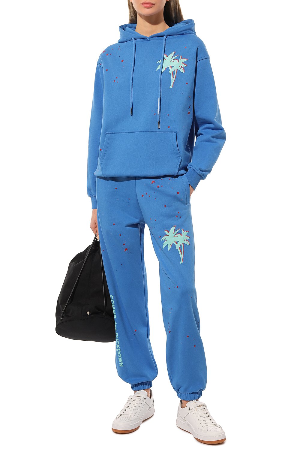 Хлопковые джоггеры COMME DES FUCKDOWN голубого цвета по цене 19950 руб., арт. CDFD2326, фото 2 Хлопковые джоггеры COMME DES FUCKDOWN, арт. CDFD2326, фото 2