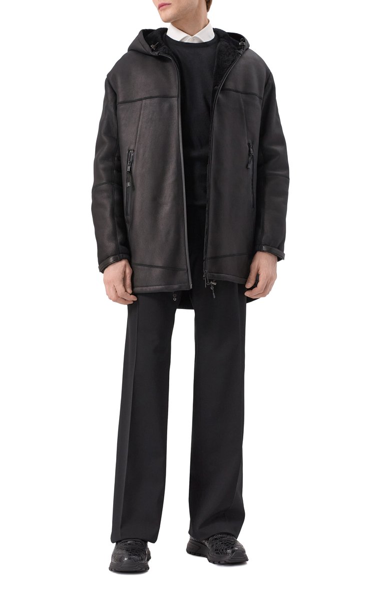 Мужская дубленка из овчины PRADA черного цвета, арт. UPS477-1H44-F0002 | Фото 2 (Рукава: Длинные; Мужское Кросс-КТ: Верхняя одежда; Стили: Кэжуэл; Длина (верхняя одежда): До середины бедра; Материал внешний: Натуральный мех)