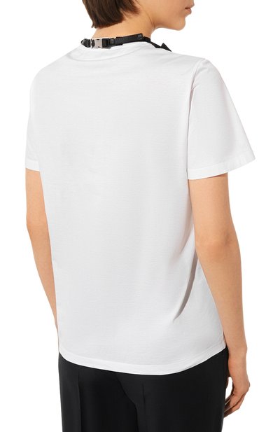 Хлопковая футболка PRADA белого цвета по цене 98000 руб., арт. 135700-1XBH-F0964-212, фото 4 Хлопковая футболка PRADA, арт. 135700-1XBH-F0964-212, фото 4