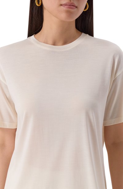 Шелковая футболка 12 STOREEZ кремового цвета по цене 13000 руб., арт. 131575, фото 5 Шелковая футболка 12 STOREEZ, арт. 131575, фото 5