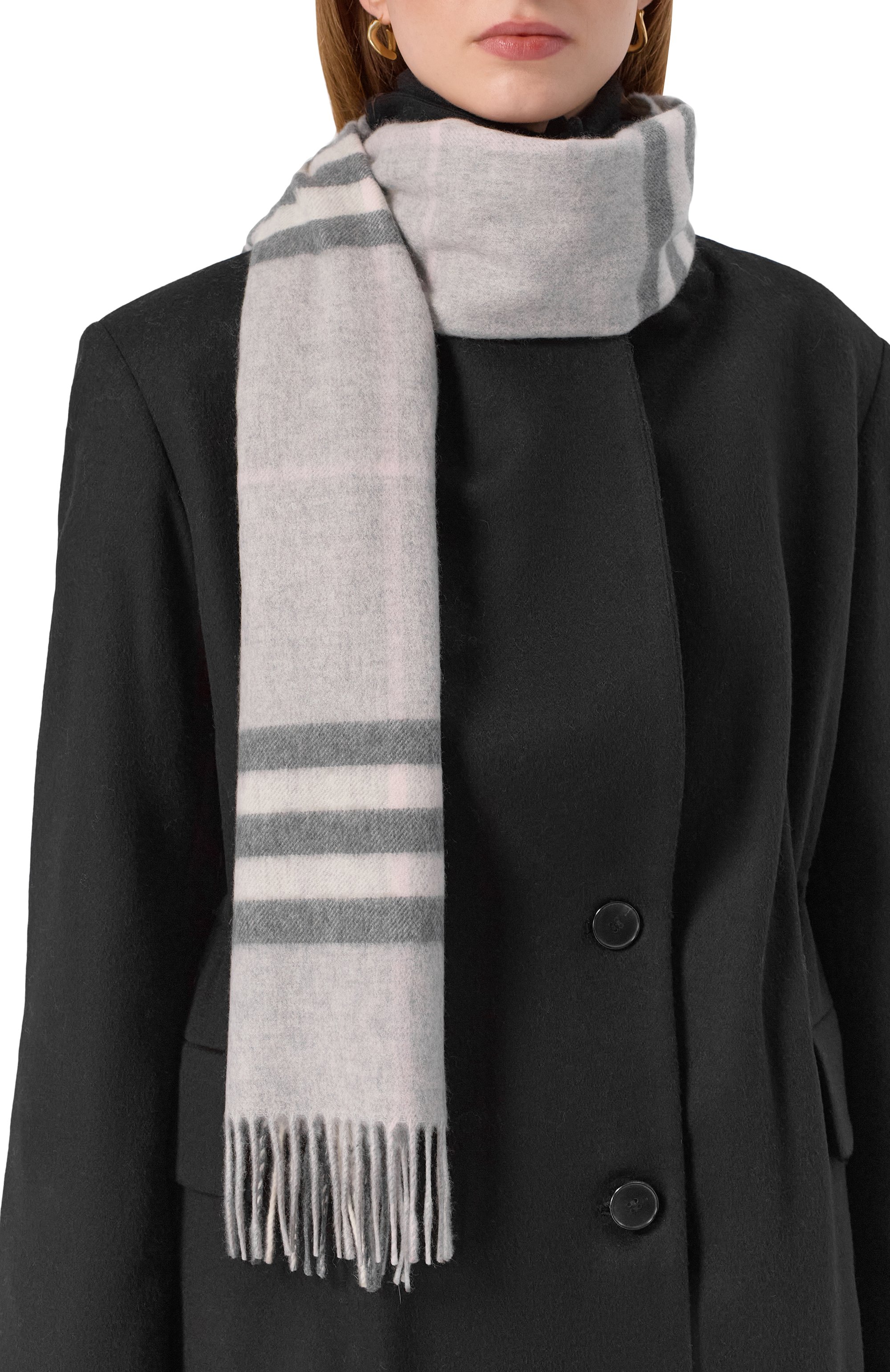 Кашемировый шарф BURBERRY светло-серого цвета по цене 75450 руб., арт. 8112637, фото 3 Кашемировый шарф BURBERRY, арт. 8112637, фото 3