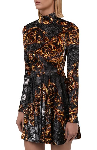 Платье VERSACE JEANS COUTURE серого цвета по цене 39450 руб., арт. 71HA0928-71DP928 VELLUT0 ST PRINT/JS023, фото 3 Платье VERSACE JEANS COUTURE, арт. 71HA0928-71DP928 VELLUT0 ST PRINT/JS023, фото 3