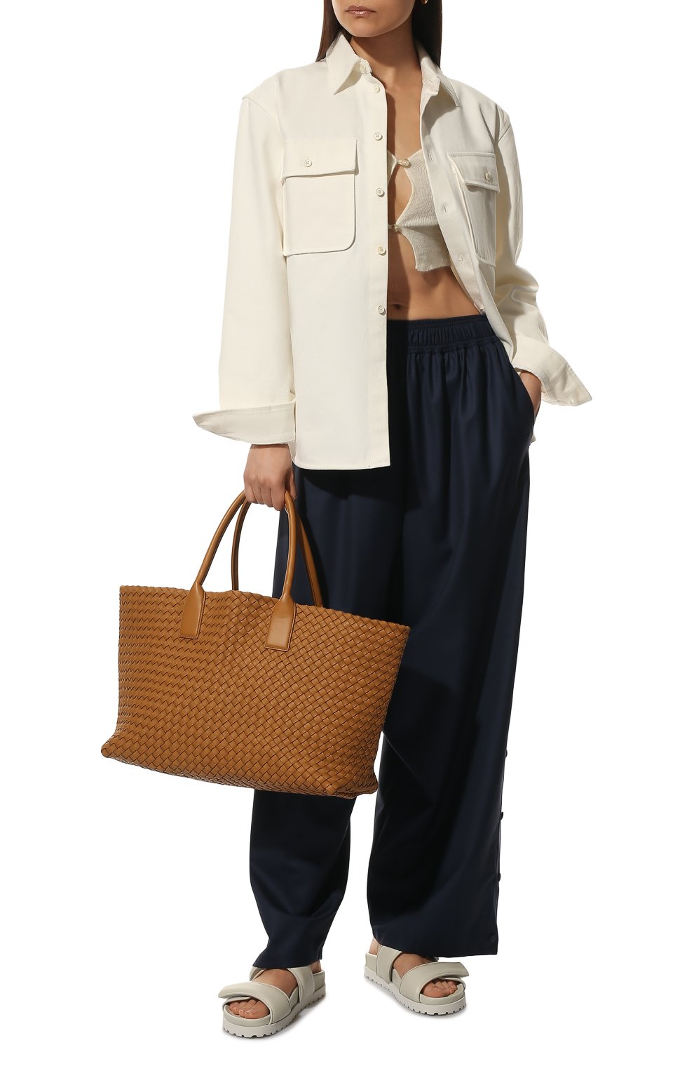 Сумка cabat medium BOTTEGA VENETA бежевого цвета по цене 998000 руб., арт. 608810/VATH3, фото 8 Сумка cabat medium BOTTEGA VENETA, арт. 608810/VATH3, фото 8