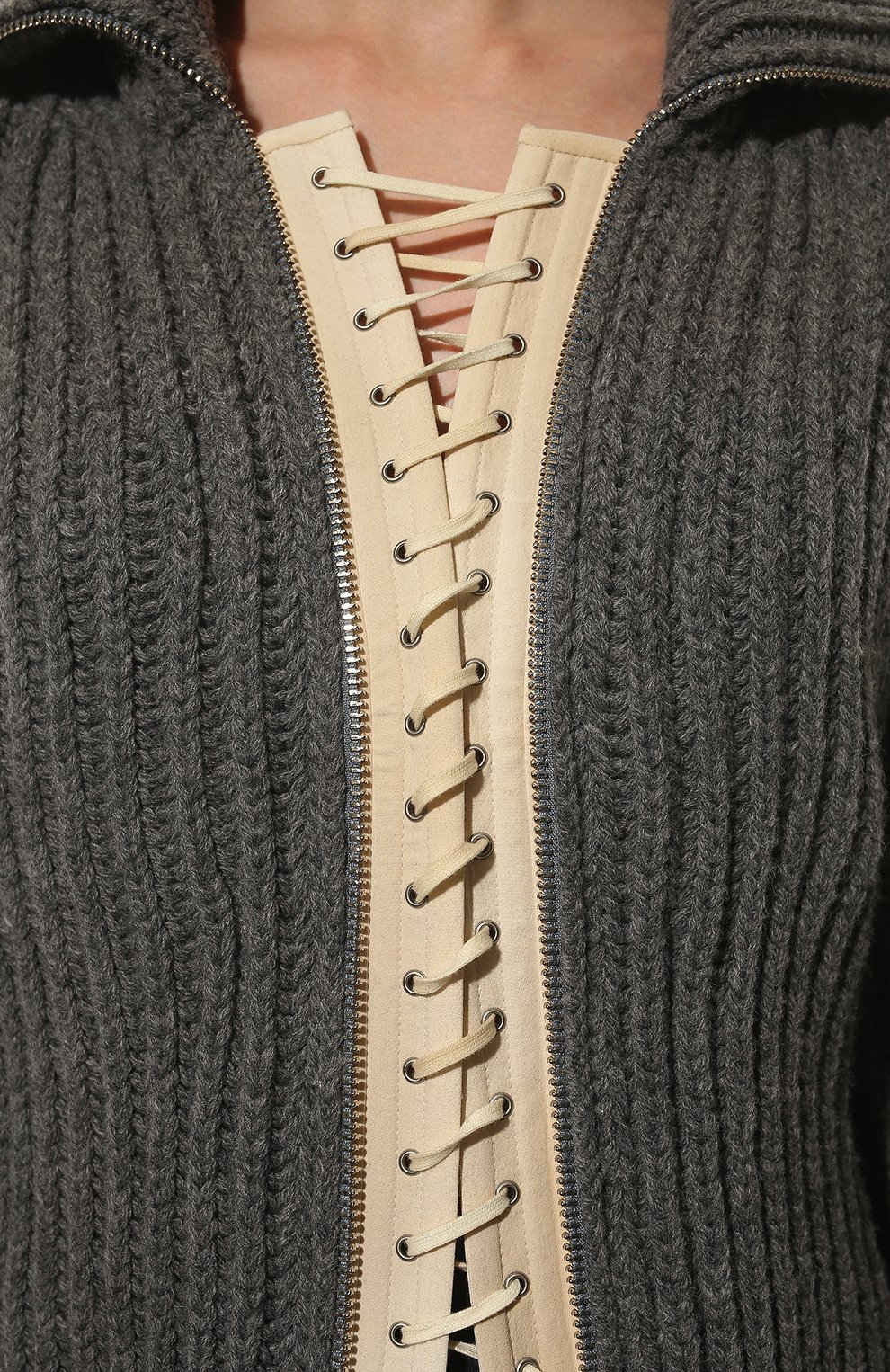 Шерстяной кардиган PRADA серого цвета по цене 225000 руб., арт. P25L25-100F-F0031-221, фото 5 Шерстяной кардиган PRADA, арт. P25L25-100F-F0031-221, фото 5