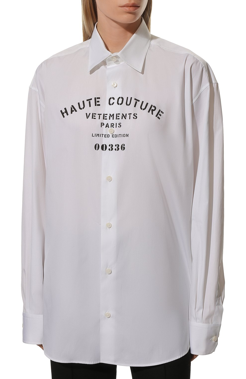 Хлопковая рубашка VETEMENTS белого цвета по цене 94950 руб., арт. UA53SH450W 1001/W, фото 3 Хлопковая рубашка VETEMENTS, арт. UA53SH450W 1001/W, фото 3