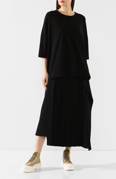 Хлопковая футболка YOHJI YAMAMOTO черного цвета по цене 21950 руб., арт. YS-T02-670, фото 2 Хлопковая футболка YOHJI YAMAMOTO, арт. YS-T02-670, фото 2
