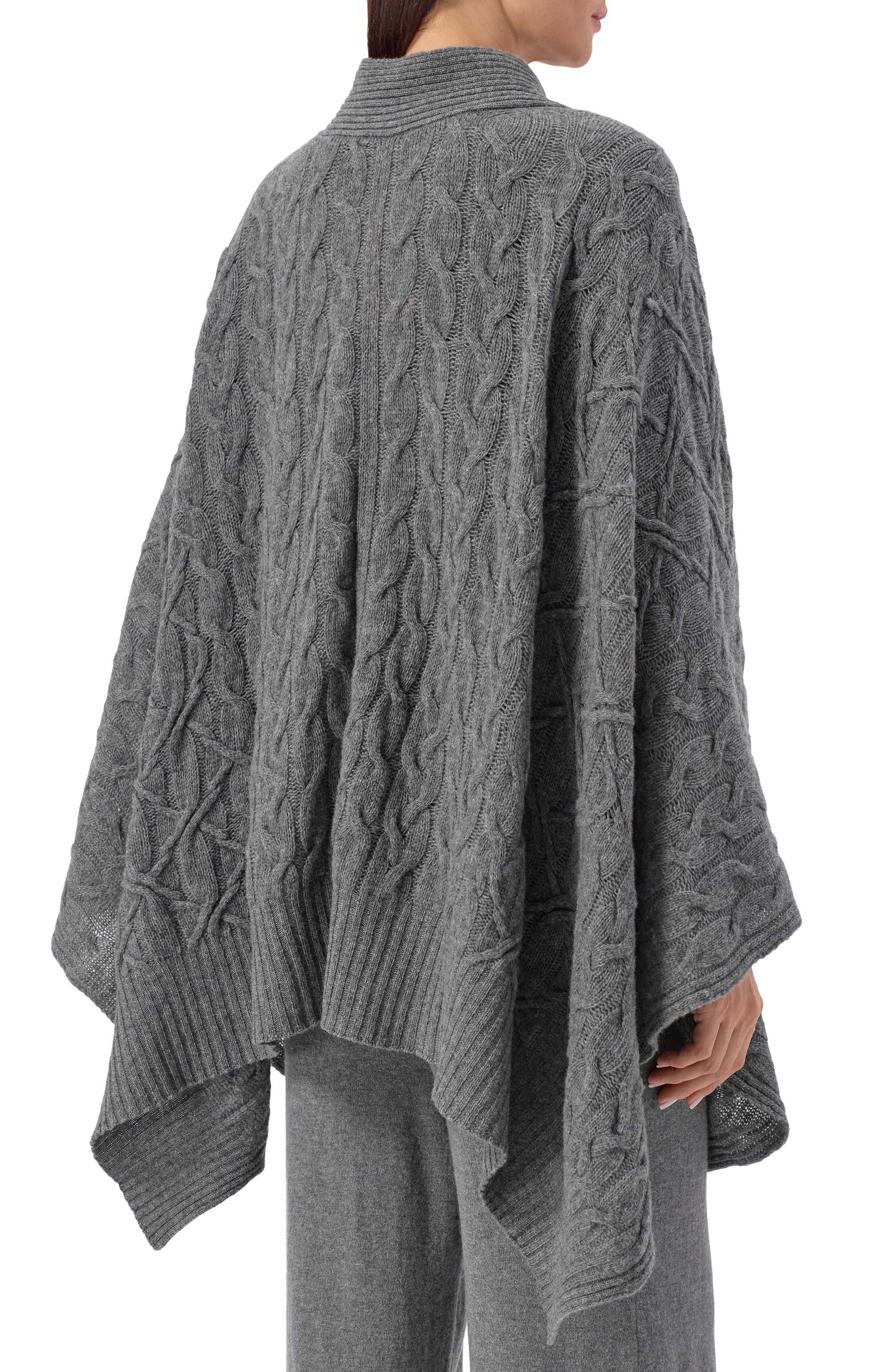 Накидка из шерсти и кашемира ERMANNO SCERVINO серого цвета по цене 99500 руб., арт. D474D503DGE, фото 4 Накидка из шерсти и кашемира ERMANNO SCERVINO, арт. D474D503DGE, фото 4