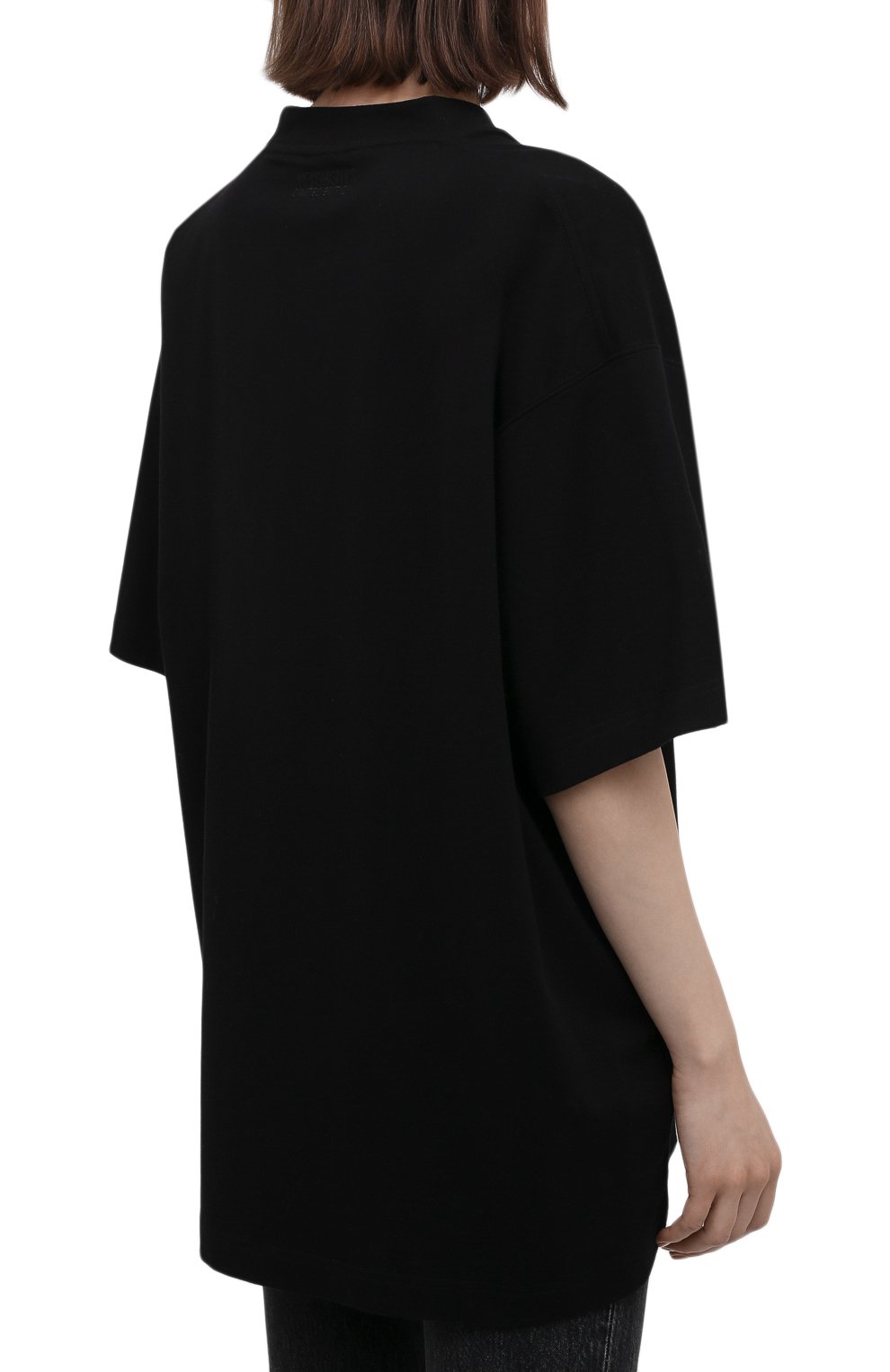 Хлопковая футболка VETEMENTS черного цвета по цене 35250 руб., арт. UE52TR180B 1611/W, фото 4 Хлопковая футболка VETEMENTS, арт. UE52TR180B 1611/W, фото 4