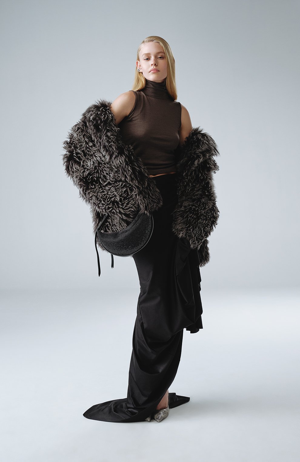 Кафф ALEXANDER MCQUEEN серебряного цвета по цене 49950 руб., арт. 757524/J160N, фото 4 Кафф ALEXANDER MCQUEEN, арт. 757524/J160N, фото 4