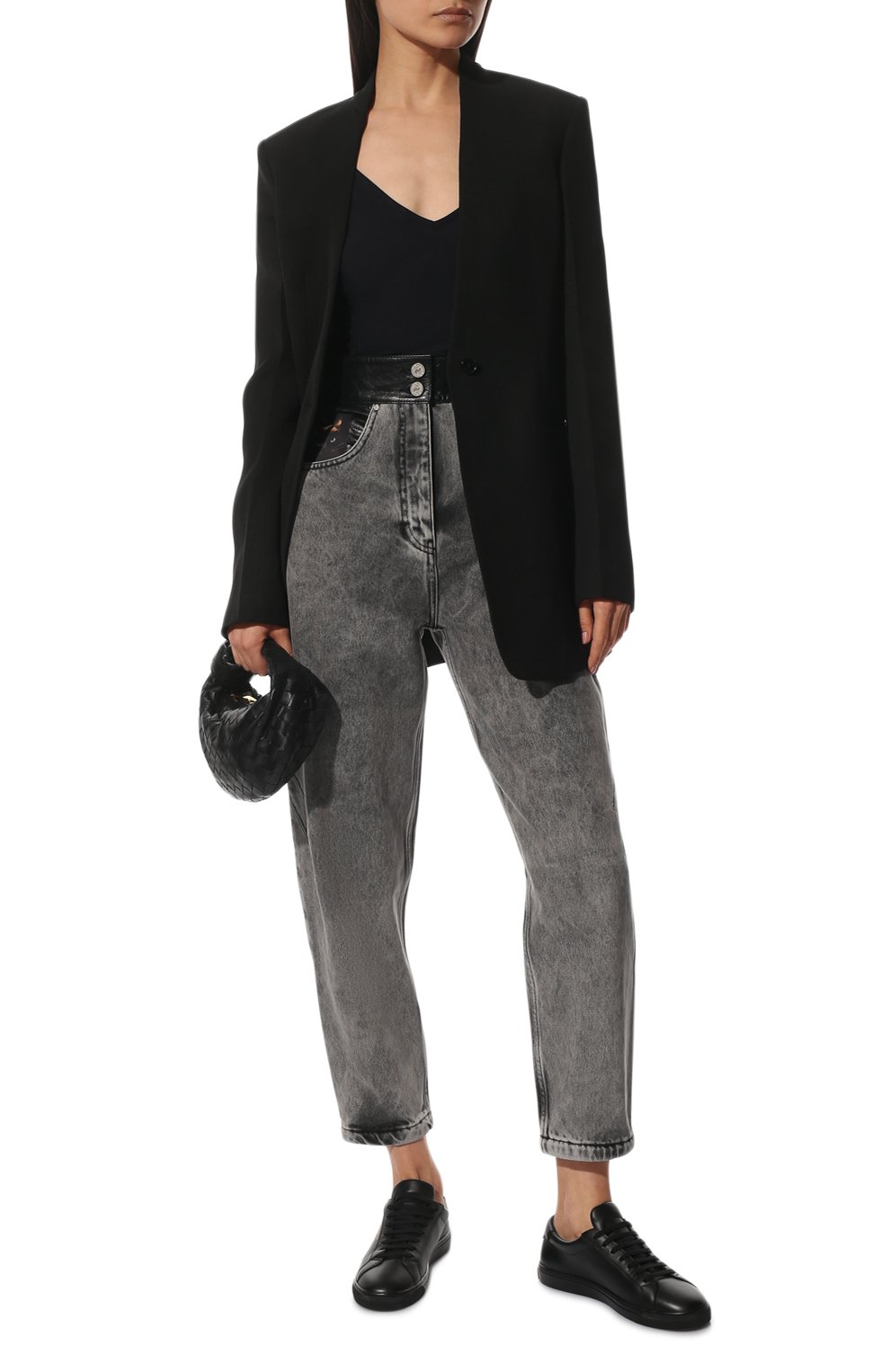 Джинсы ULYANA SERGEENKO серого цвета по цене 120000 руб., арт. PNT005SS21Denim 0028дж, фото 2 Джинсы ULYANA SERGEENKO, арт. PNT005SS21Denim 0028дж, фото 2