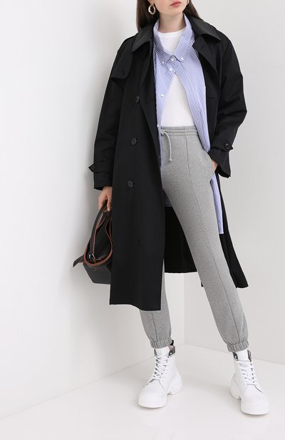 Хлопковые джоггеры VETEMENTS серого цвета по цене 57550 руб., арт. WAH21TR645 1601/GREY, фото 2 Хлопковые джоггеры VETEMENTS, арт. WAH21TR645 1601/GREY, фото 2