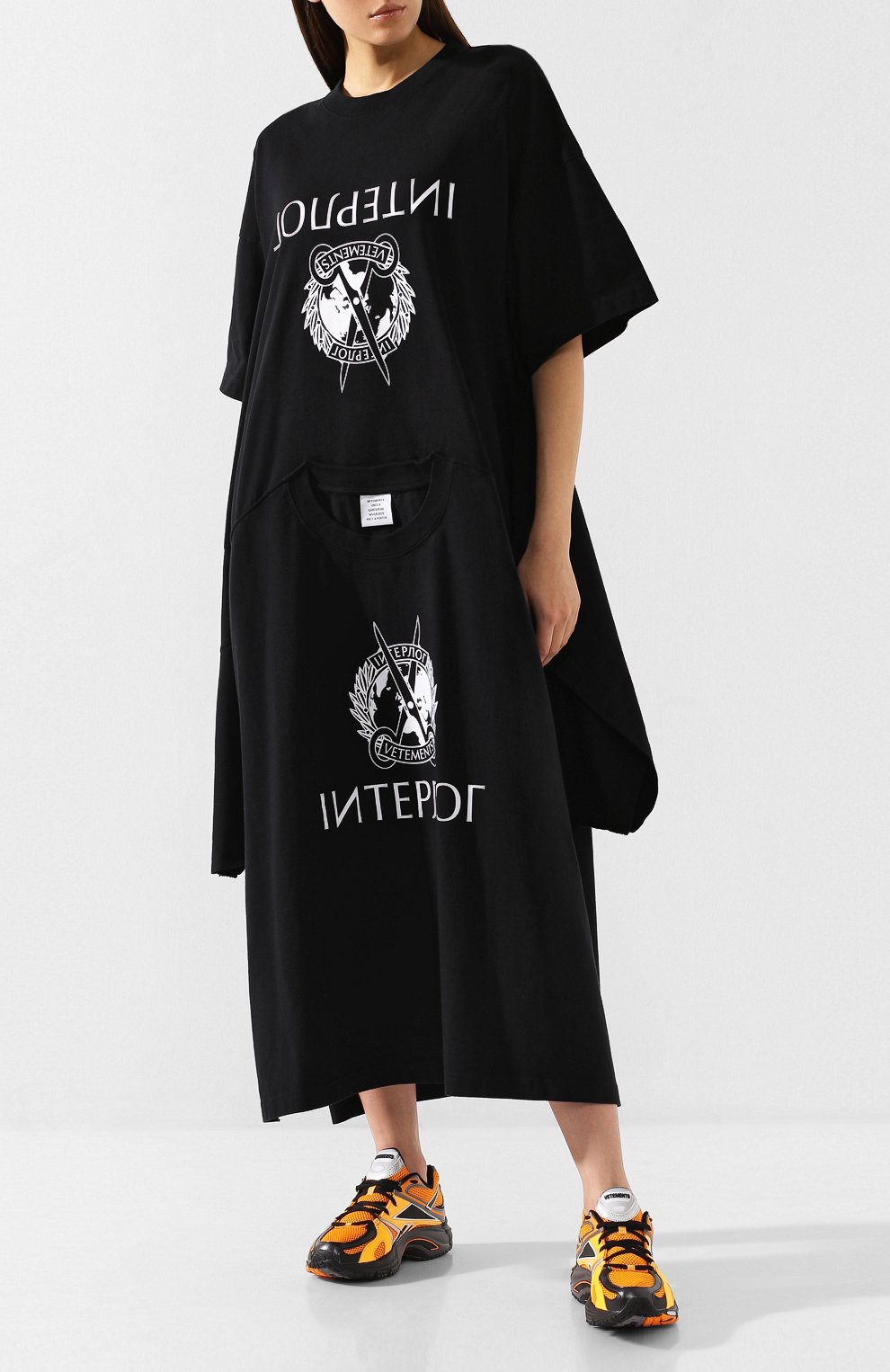Хлопковое платье VETEMENTS черного цвета по цене 76350 руб., арт. UAH20TR922/W, фото 2 Хлопковое платье VETEMENTS, арт. UAH20TR922/W, фото 2