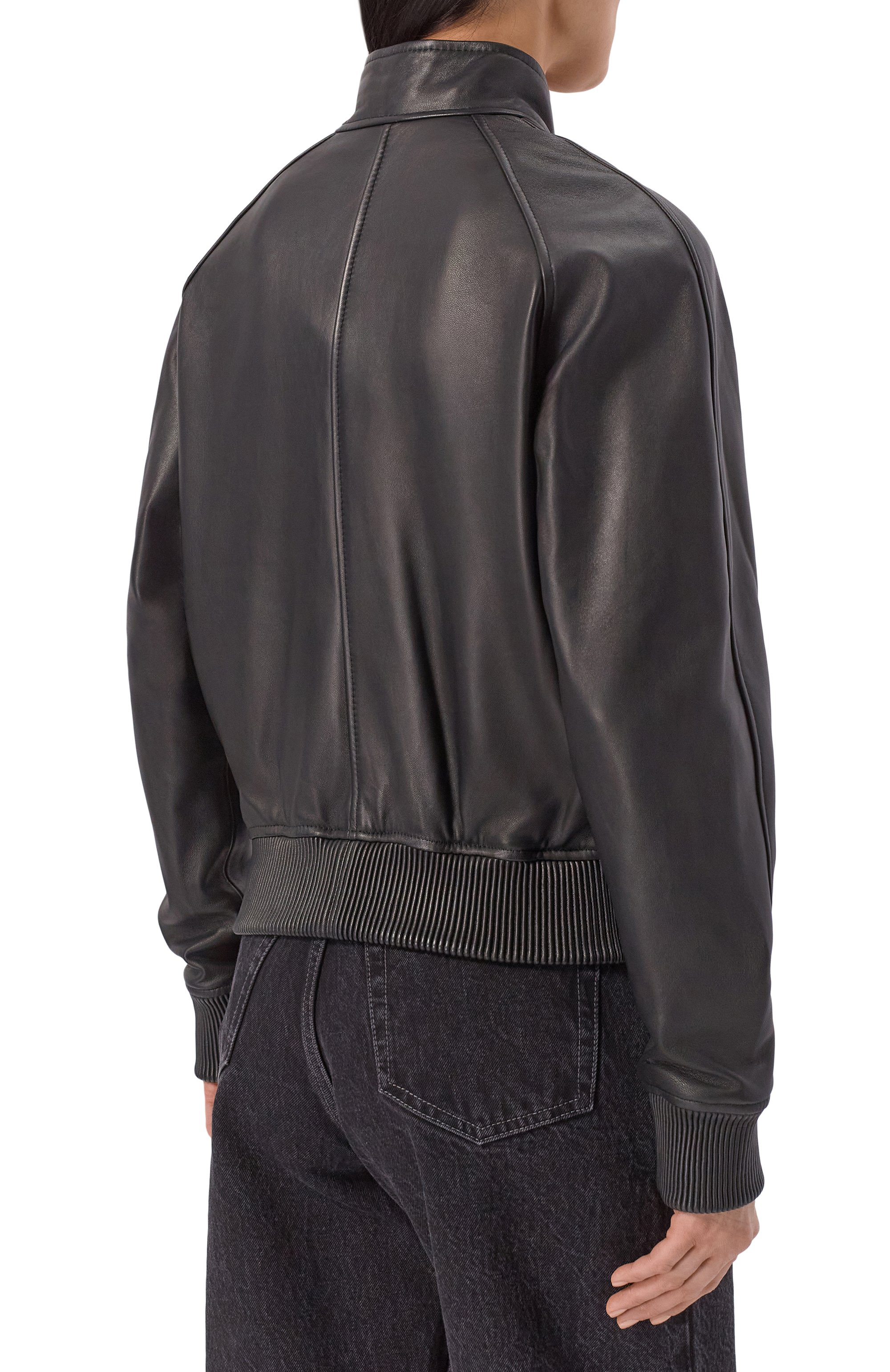 Кожаная куртка OFFICINE GENERALE черного цвета по цене 167500 руб., арт. S26WLTR550, фото 4 Кожаная куртка OFFICINE GENERALE, арт. S26WLTR550, фото 4