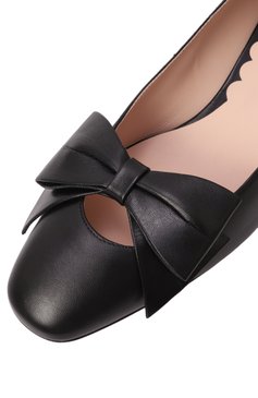 Женские кожаные туфли bowow 45 VALENTINO черного цвета, арт. 6W2S0LB5/DDT | Фото 7 (Материал внешний: Натуральная кожа; Каблук высота: Низкий; Подошва: Плоская; Материал внутренний: Натуральная кожа; Каблук тип: Устойчивый)