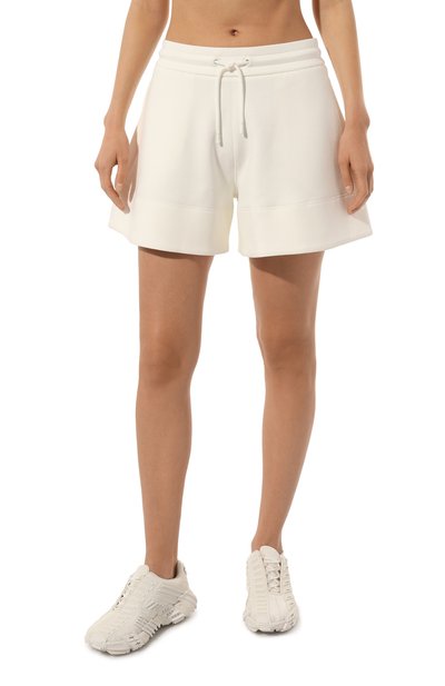 Хлопковые шорты EMPORIO ARMANI молочного цвета по цене 26050 руб., арт. 3R2P6C/1JHSZ, фото 3 Хлопковые шорты EMPORIO ARMANI, арт. 3R2P6C/1JHSZ, фото 3