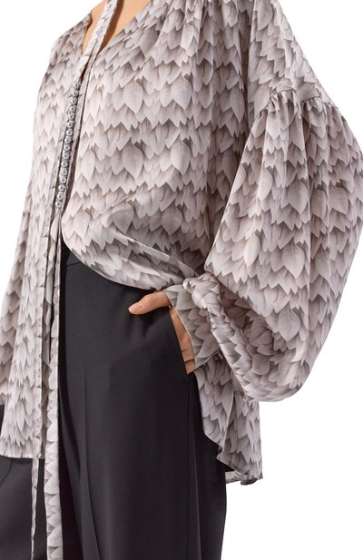 Шелкова блузка AKHMADULLINA серого цвета по цене 99900 руб., арт. 1226.2BL605/S702, фото 5 Шелкова блузка AKHMADULLINA, арт. 1226.2BL605/S702, фото 5