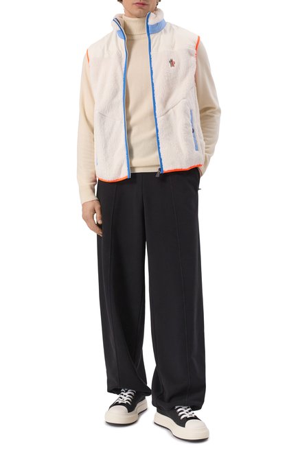 Мужской жилет day-namic MONCLER GRENOBLE белого цвета, арт. 8G00008/899ML | Фото 2 (Материал сплава: Проставлено; Материал внешний: Синтетический материал; Длина (верхняя одежда): Короткие; Драгоценные камни: Проставлено)