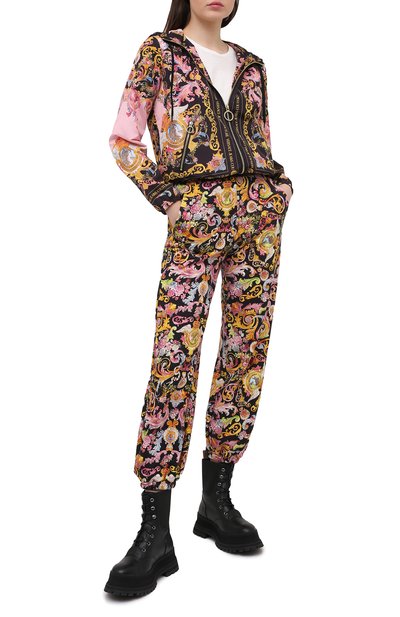 Хлопковые джоггеры VERSACE JEANS COUTURE черного цвета по цене 35300 руб., арт. A1HWA106-WDP320/S0153, фото 2 Хлопковые джоггеры VERSACE JEANS COUTURE, арт. A1HWA106-WDP320/S0153, фото 2