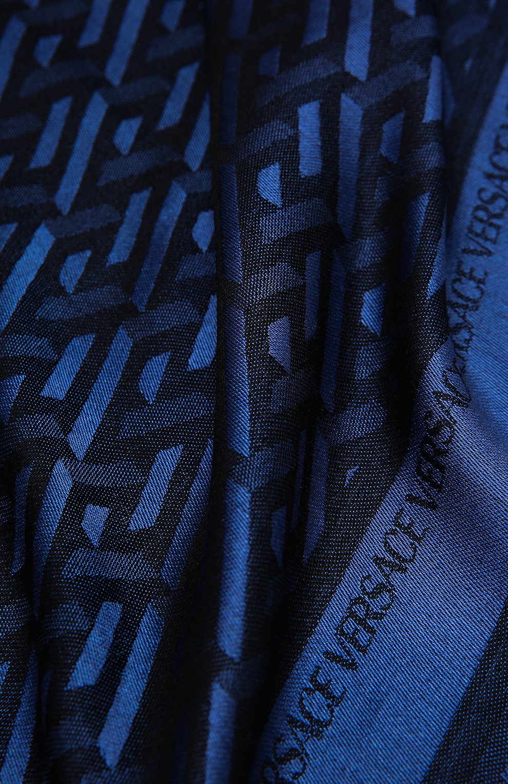 Шарф из шелка и шерсти VERSACE темно-синего цвета по цене 54200 руб., арт. 1001599/1A01964, фото 4 Шарф из шелка и шерсти VERSACE, арт. 1001599/1A01964, фото 4