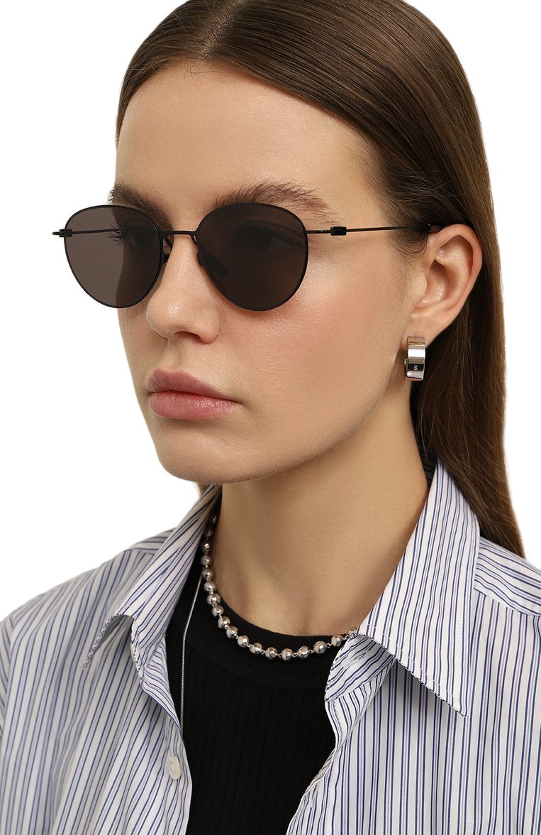 Женские солнцезащитные очки BOTTEGA VENETA черного цвета, арт. BV1268S 001 | Фото 2 (Региональные ограничения белый список (Axapta Mercury): Не проставлено; Нос: Не проставлено; Материал: Металл; Тип очков: С/з; Кросс-КТ: С/з-унисекс; Очки форма: Круглые; Оптика Гендер: оптика-унисекс)