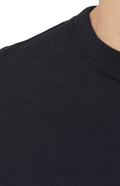 Мужская хлопковая футболка PIACENZA CASHMERE 1733 темно-синего цвета, арт. 7928 | Фото 5 (Материал внешний: Хлопок; Рукава: Короткие; Длина (для топов): Стандартные; Принт: Без принта; Стили: Кэжуэл; Мужское Кросс-КТ: Футболка-одежда; Кросс-КТ: Джерси)