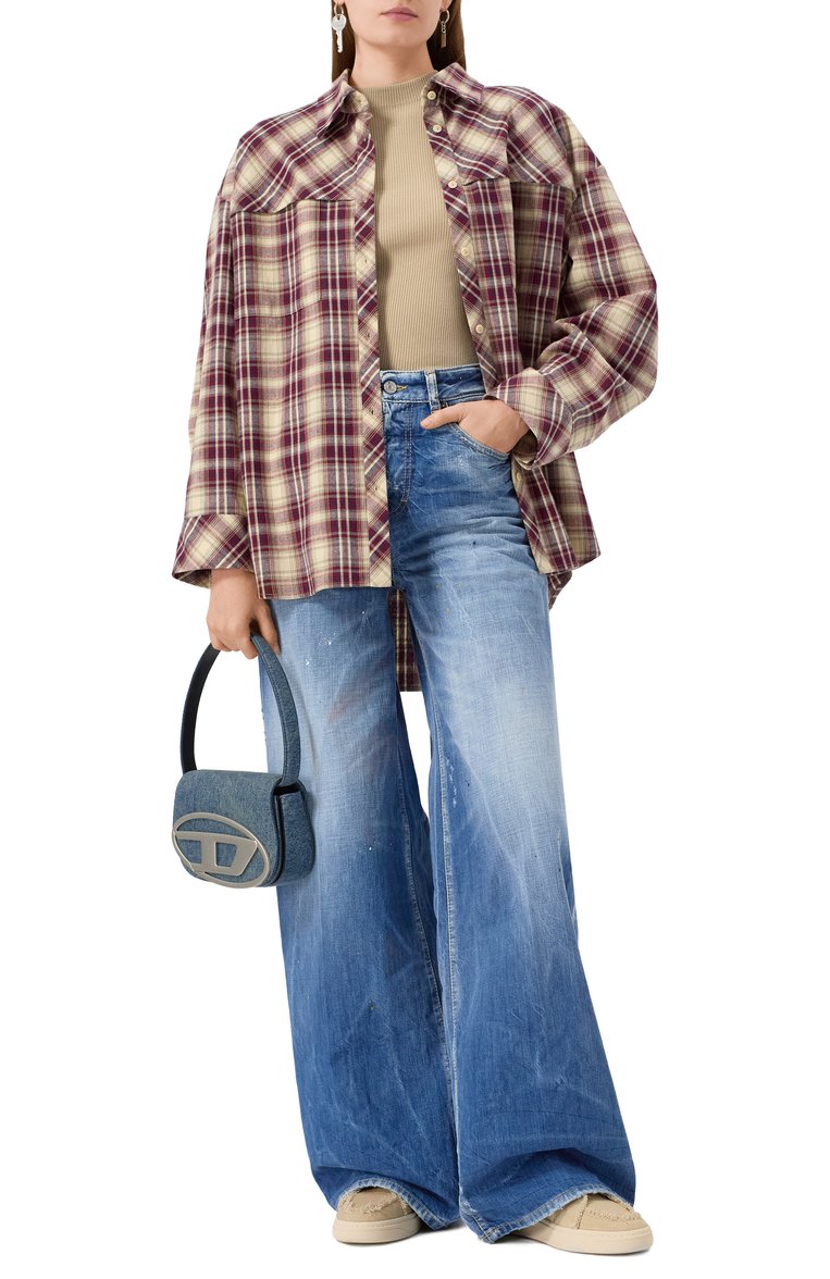 Женские джинсы traveller DSQUARED2 синего цвета, арт. S72LB0834/S30309 | Фото 2 (Длина (брюки, джинсы): Удлиненные; Материал внешний: Хлопок, Деним; Кросс-КТ: Деним; Силуэт Ж (брюки и джинсы): Широкие; Детали: Делаве; Стили: Гранж)
