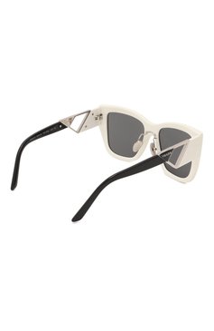Женские солнцезащитные очки PRADA белого цвета, арт. 21YS-1425S0 | Фото 4 (Тип очков: С/з; Материал: Пластик; Региональные ограничения белый список (Axapta Mercury): Не проставлено; Нос: Не проставлено; Оптика Гендер: оптика-женское; Очки форма: Квадратные)